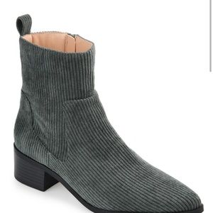 Journee Collection Women’s Nolani Corduroy Bootie Size 9.5 in Green